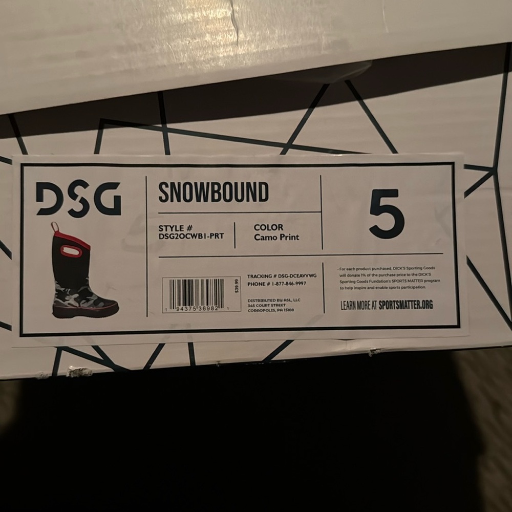 Big Boys size 5 snow boot  - red camo colored.